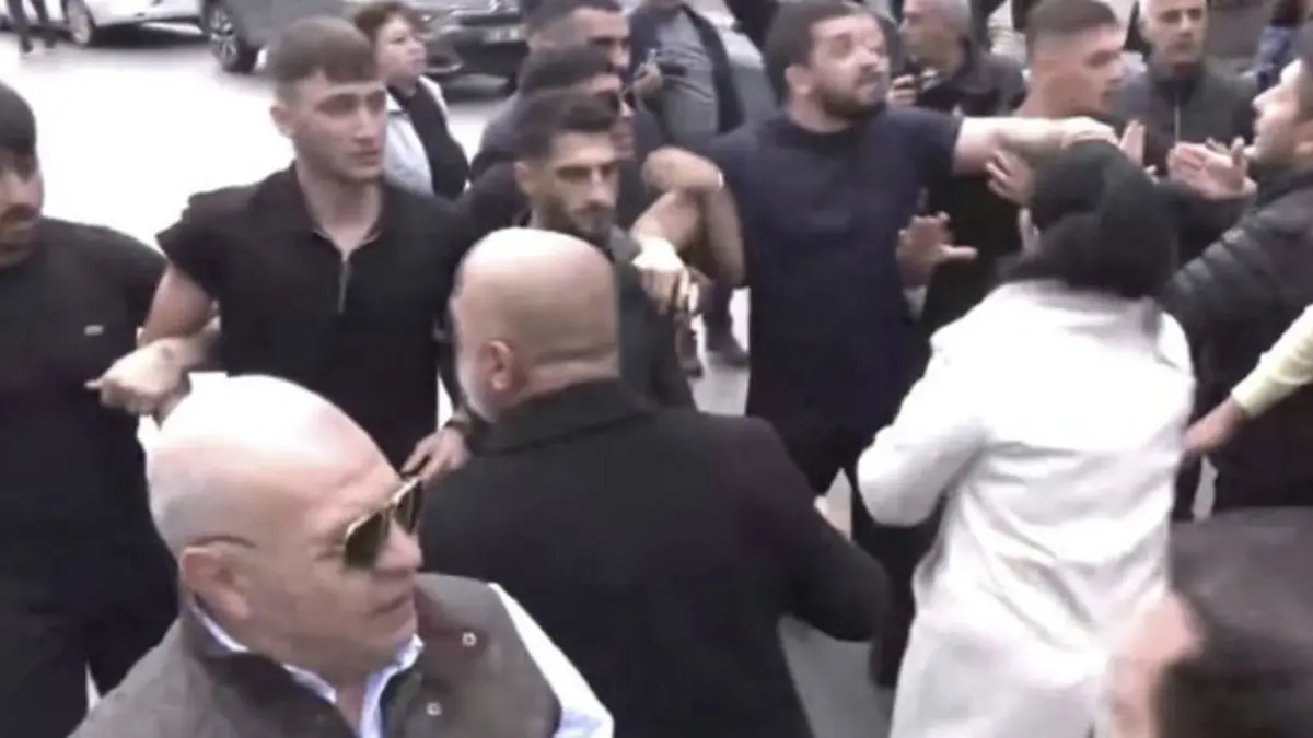 Polis Ekipleri Chp Genel Merkezi'ne Girdi Ortalık Savaş Alanına Döndü (3)-1