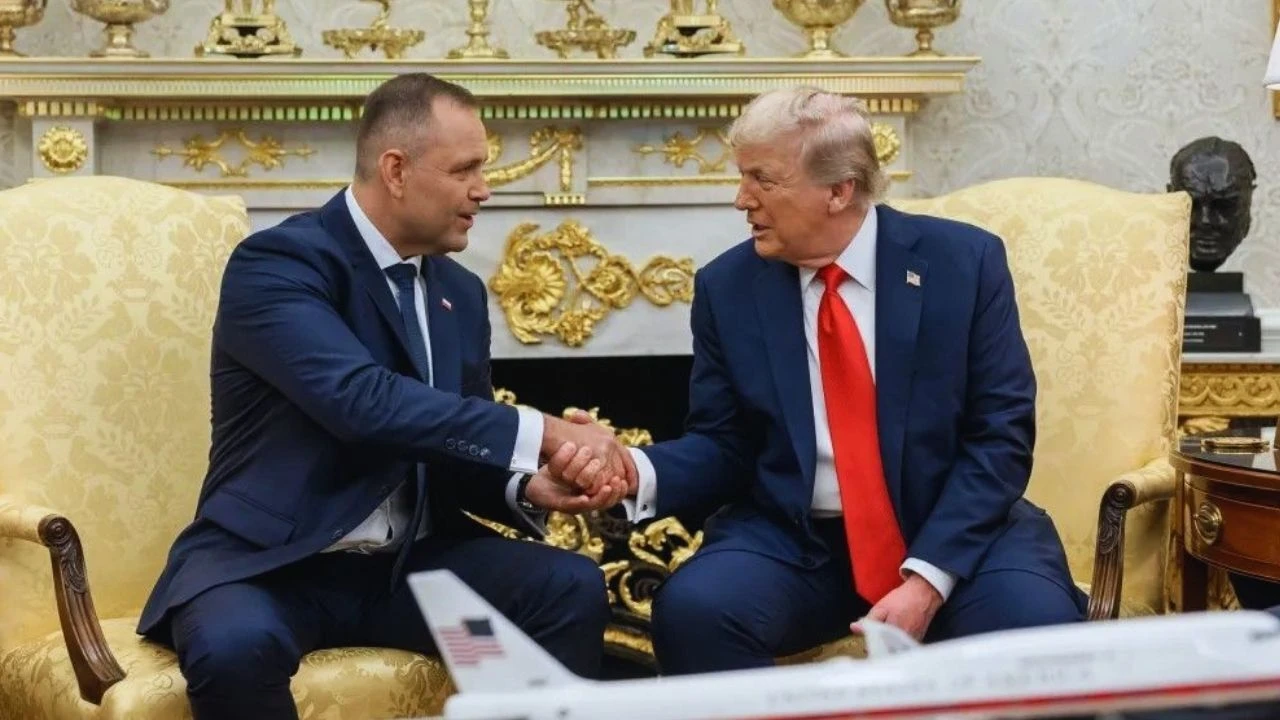 Şantajcı Trump Karar Değiştirdi Polonya'ya 5 Bin Asker Gönderiyor!U