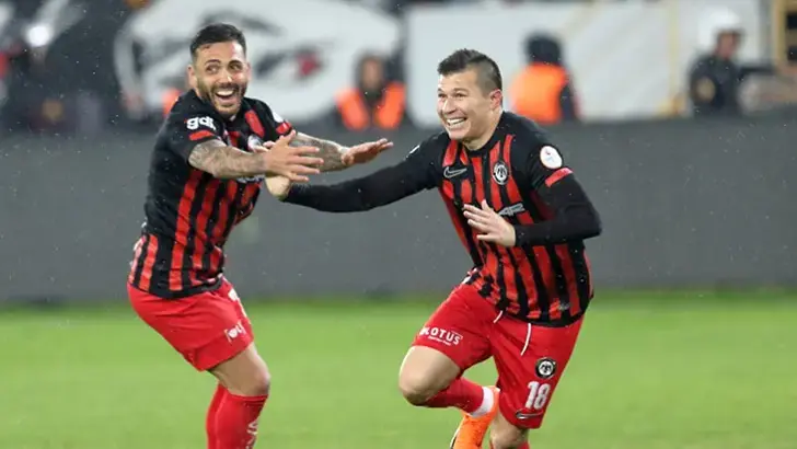 Süper Lig Kapısında Nefes Kesen Maç! Finalin Adı Belli Oldu (3)
