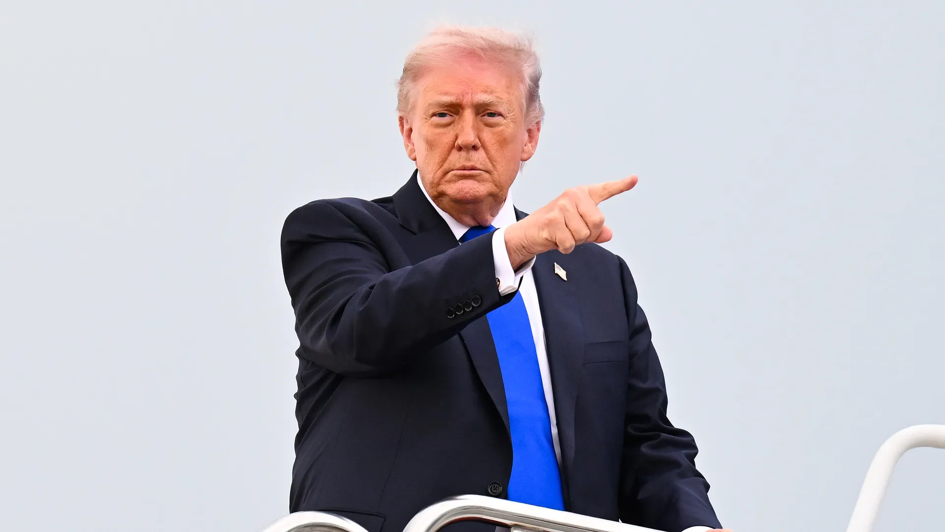 Trump Yine Aynı Şeyleri Tekrarladı “Kürtlerden Memnun Değilim, Silahları Vermediler!”V