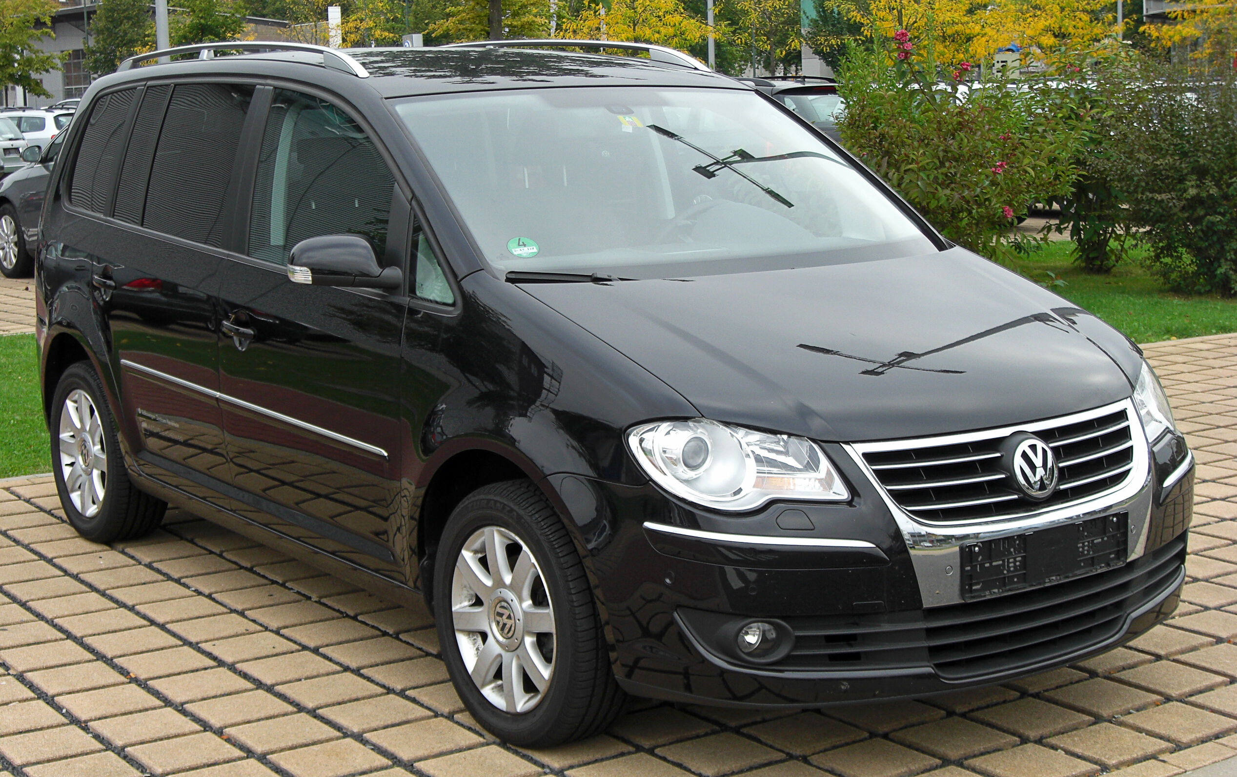V W Touran 2.0 T D I Facelift Front 1