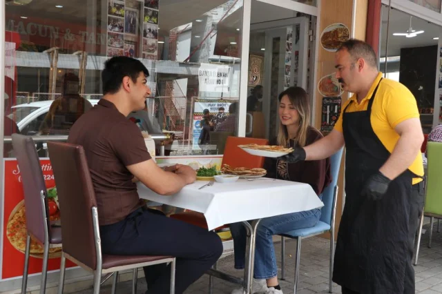 200 Liralık Lahmacunu 50 Tl'ye Sattı Başına Gelmeyen Kalmadı (1)-1