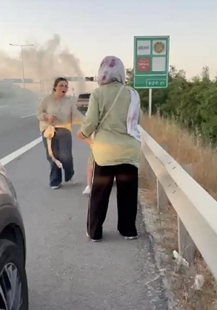 807E3350 Catalcada Yanan Elektrikli Otomobilin Surucusu Ailemi Bir Bucuk Dakika Arayla Kurtardim