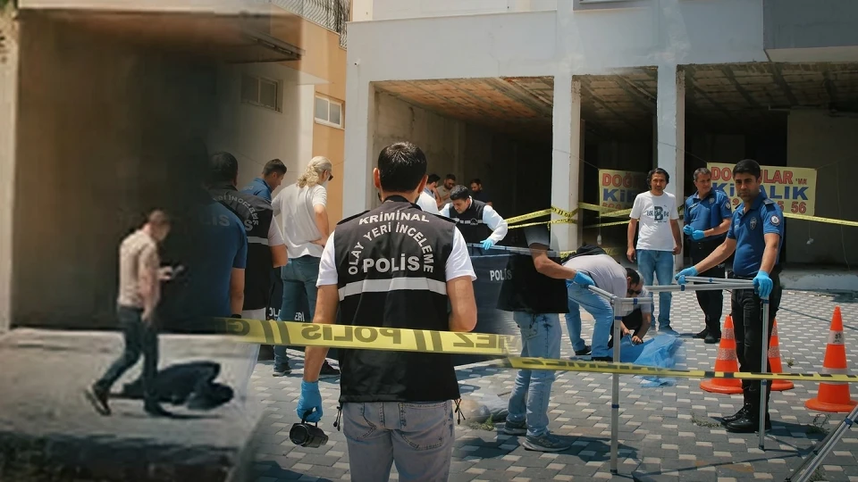 Adana'da aile faciası: Emekli polis kendisine bıçakla saldıran oğlunu tabancayla öldürdü!