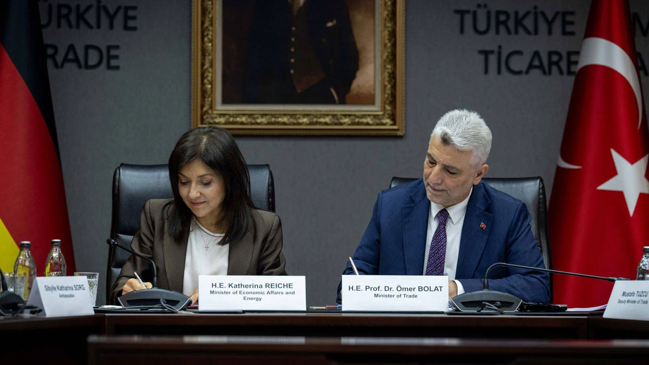 Almanya Ya Vizesiz Seyahat Talebi Bakan Dan Aciklama