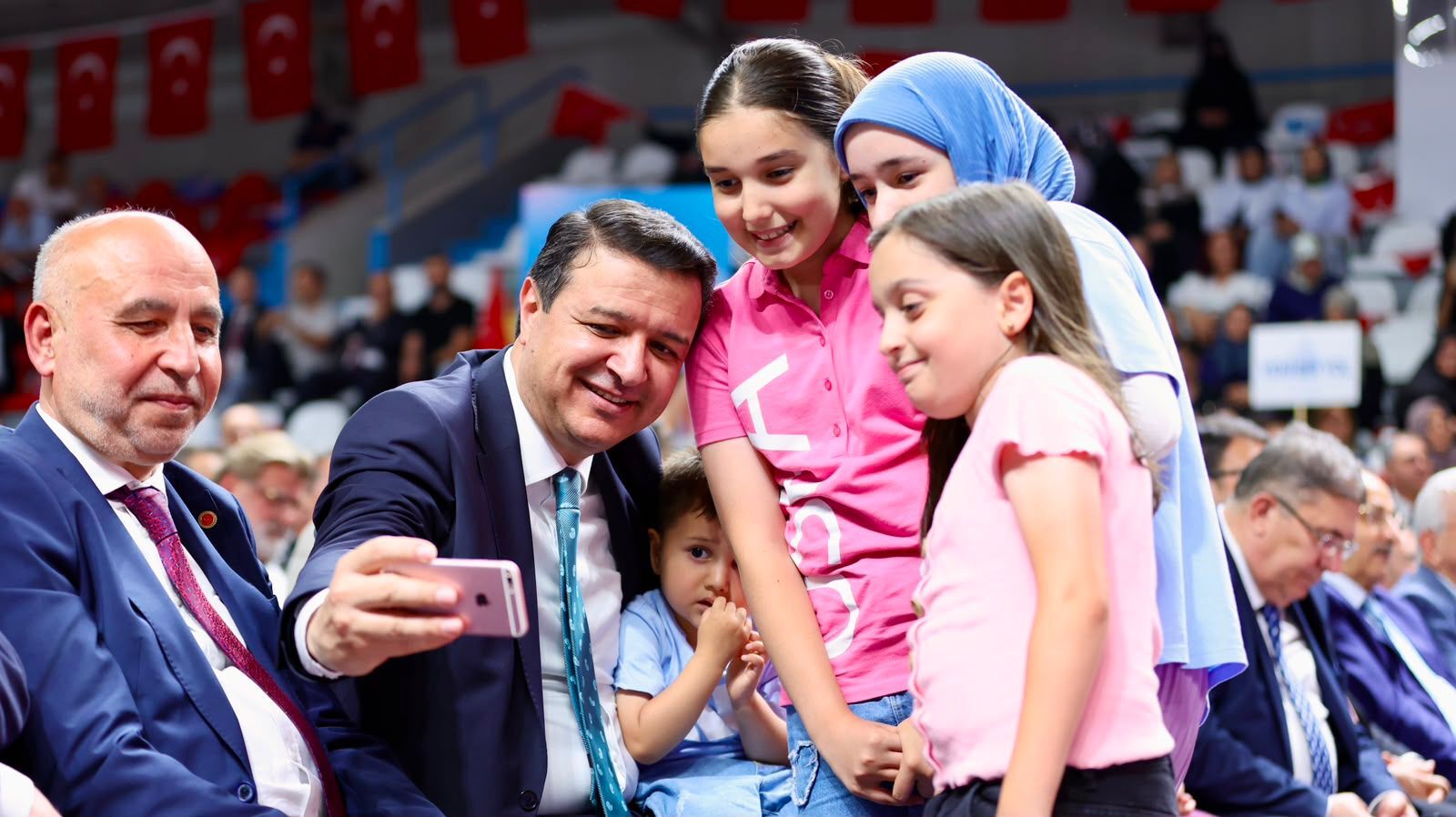 Arıkan'dan Siyasi Ahlak Ve Toplumsal Mutabakat Çağrısı Yeni Bir Siyasi Ahlaka Ihtiyacımız Var!D-1