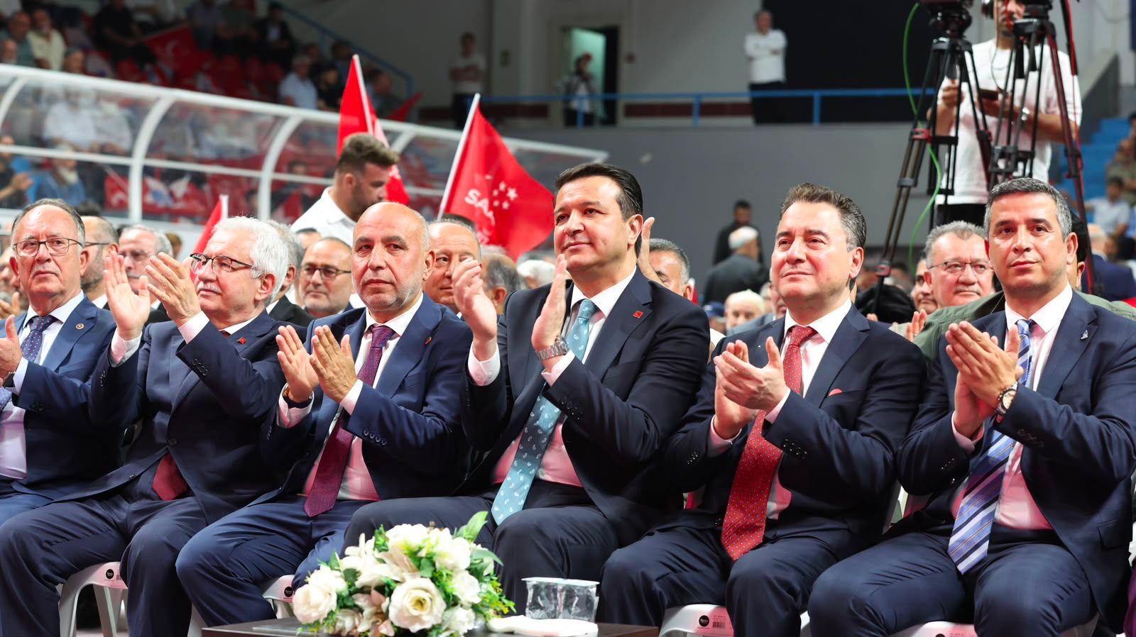 Arıkan'dan Siyasi Ahlak Ve Toplumsal Mutabakat Çağrısı Yeni Bir Siyasi Ahlaka Ihtiyacımız Var!M-1