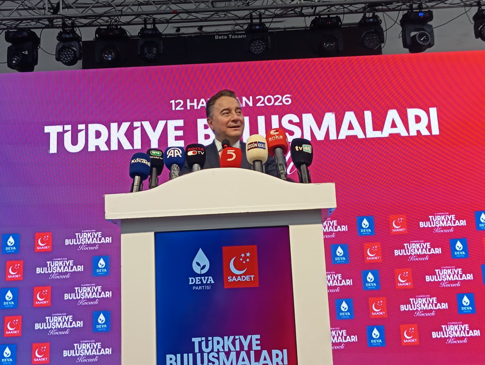 Arıkan'dan Siyasi Ahlak Ve Toplumsal Mutabakat Çağrısı Yeni Bir Siyasi Ahlaka Ihtiyacımız Var!S