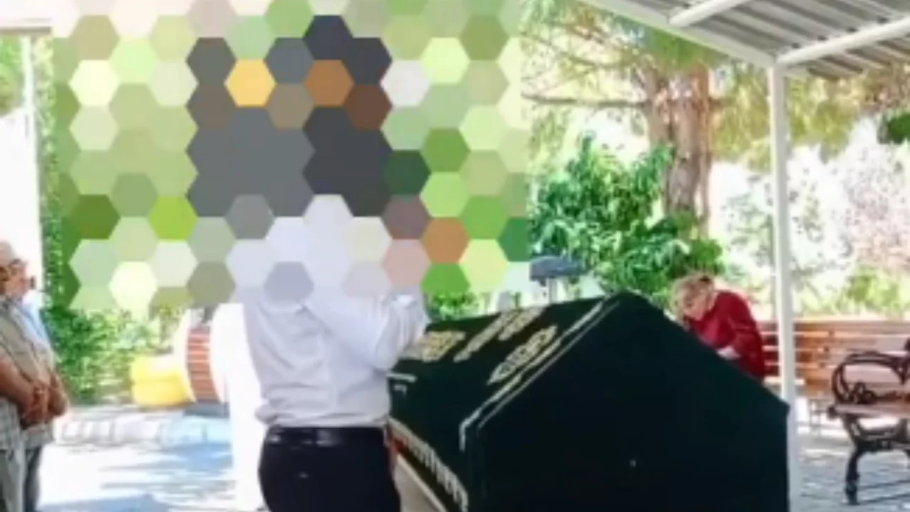 Ataşehir’de skandal uygulama: Cenaze Namazı dini usule aykırı olarak Türkçe kılındı
