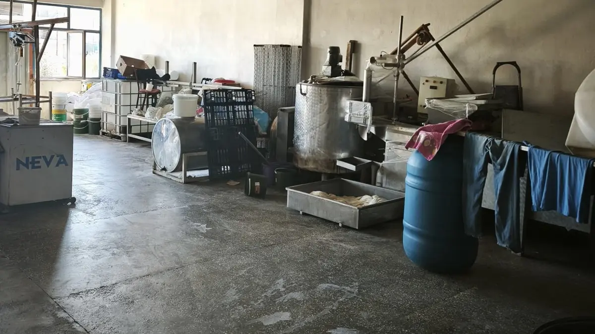 Başkentte Gıda Terörüne Geçit Yok 9 Ton Bozuk Süt Ürünü Ele Geçirildi!V