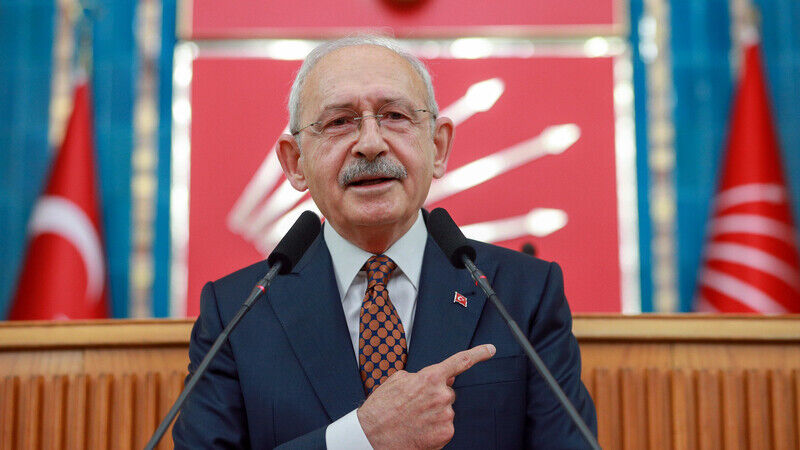 CHP'de Kürsü Hamleleri:  Kılıçdaroğlu'nun Meclis Hamlesi Teamüle  Takıldı, Gözler PM Toplantısında