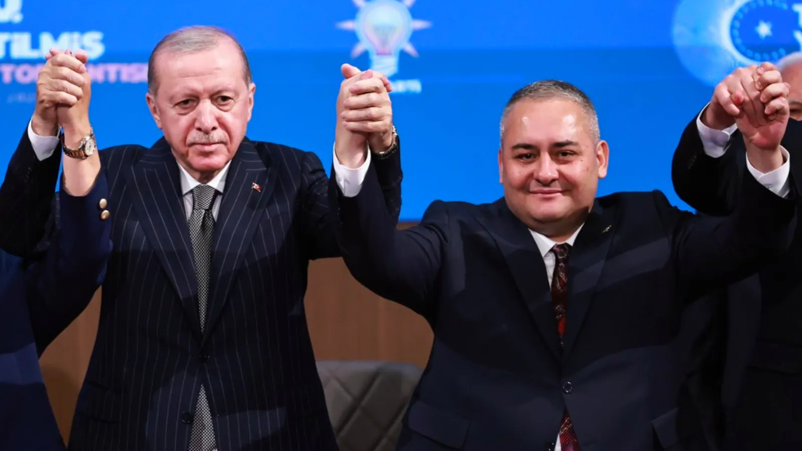 Özarslan muradına erdi ama o rozet öyle kolay takılmadı! Perde arkasındaki büyük güç savaşının detaylarına Milli Gazete ulaştı