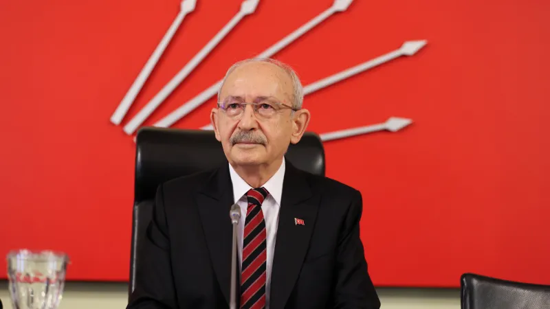 CHP'de 26 il başkanı görevden alındı