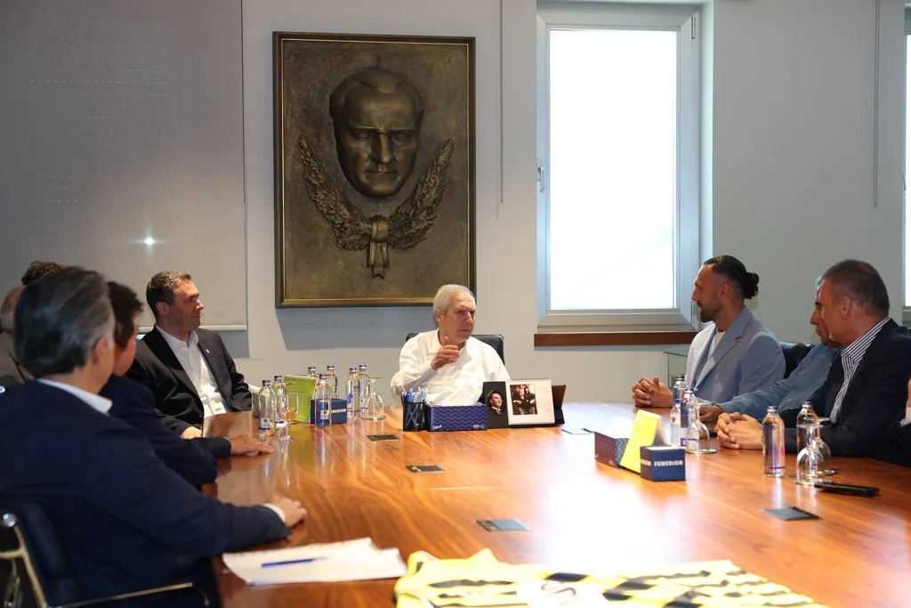 Fenerbahce Vedat Muric Ile Resmi Sozlesmeyi Imzaladi