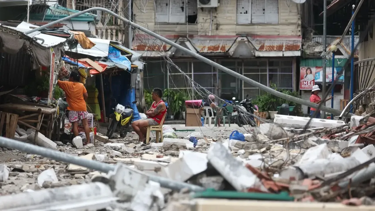 Filipinler 7.8 Ile Sallandı Tsunami Alarmı Verildi!-1