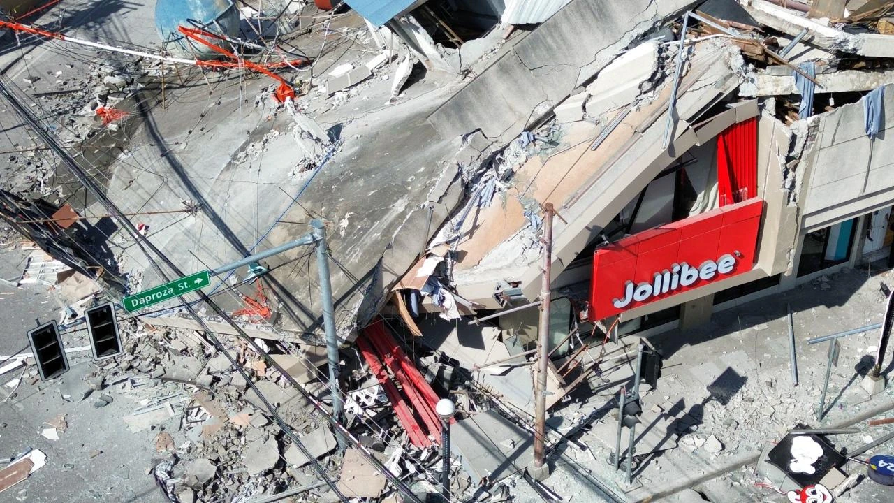 Filipinler 7.8 Ile Sallandı Tsunami Alarmı Verildi!H