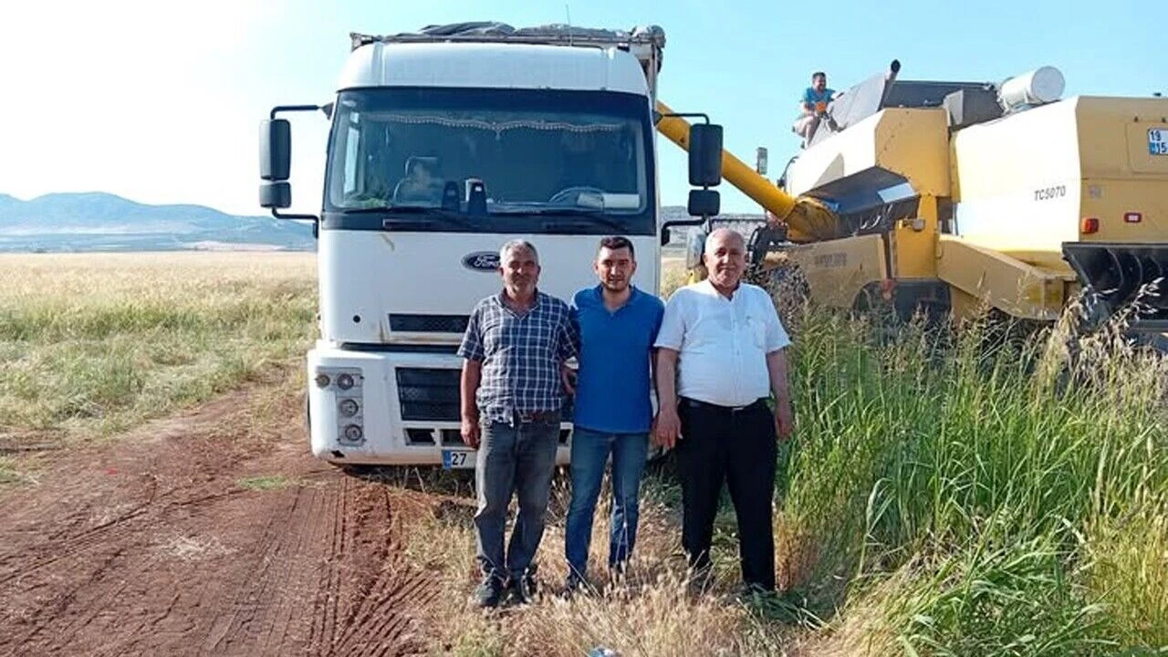 Gaziantep Araban’da Bereket Sezonu 2026 Yılının Ilk Arpa Hasadı Yapıldı!J