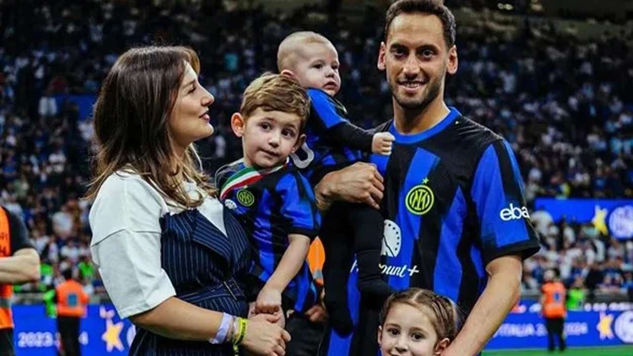 Hakan Çalhanoğlu'nun Eşinden Eşinden Eleştirilere Cevap Ne Çabuk Unuttunuz! (1)