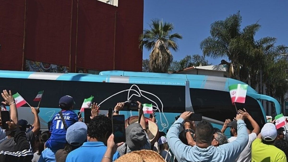 Hedef İran, Piyon Şah Yandaşları, Bayrak İsrail İran Milli Takımına Siyonist Ve Abd Bayraklı Provokasyon!S-1