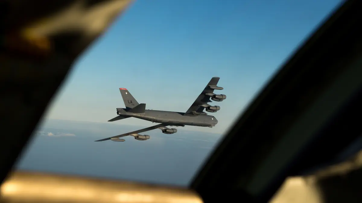 İran'ı bombalamıştı... B-52 bombardıman uçağı California'da düştü