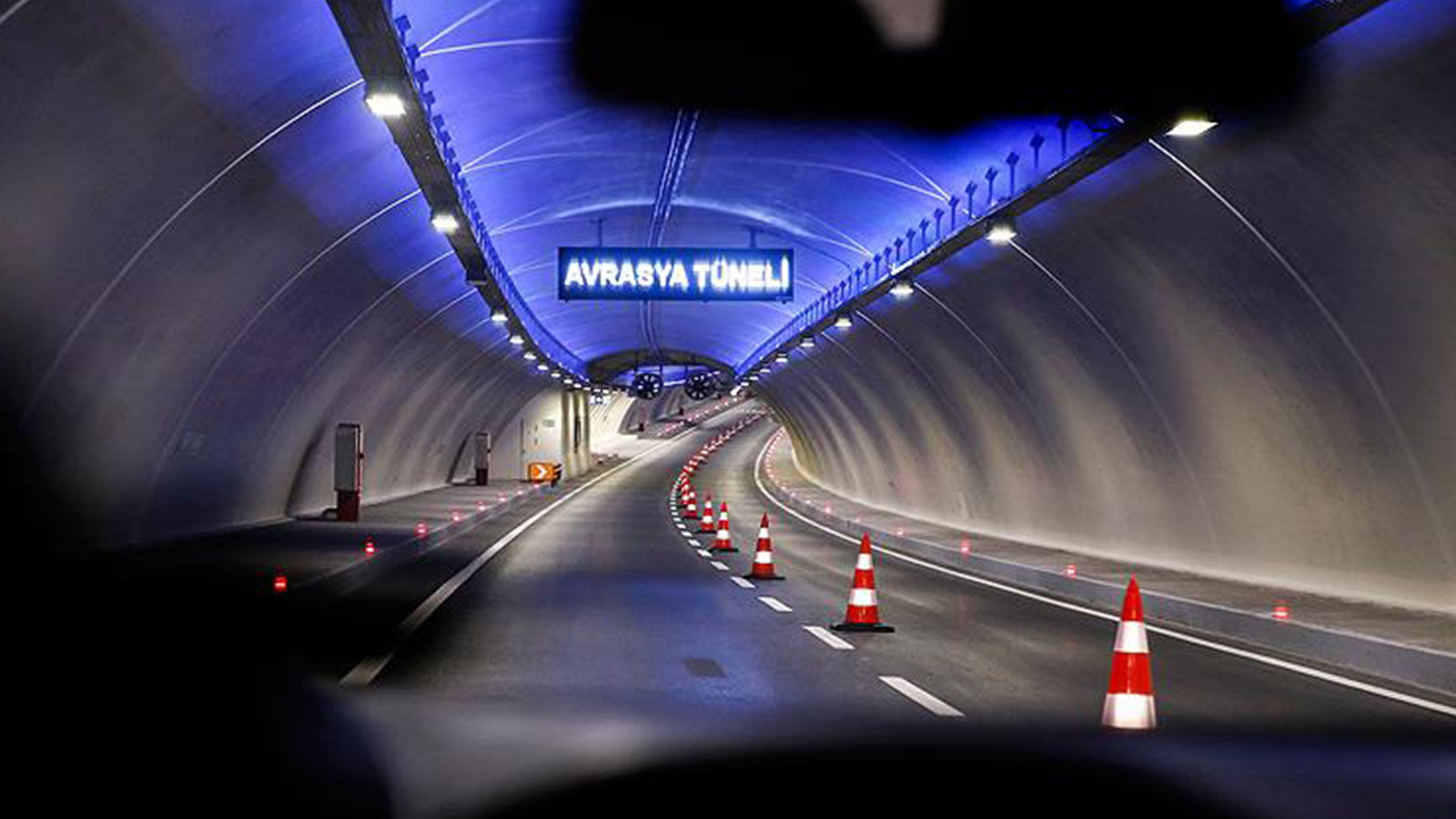 İstanbul'da Sabah Çilesi Avrasya Tüneli'nde Kaza Sonrası Tüneli Su Bastı! Trafik Felç Oldue