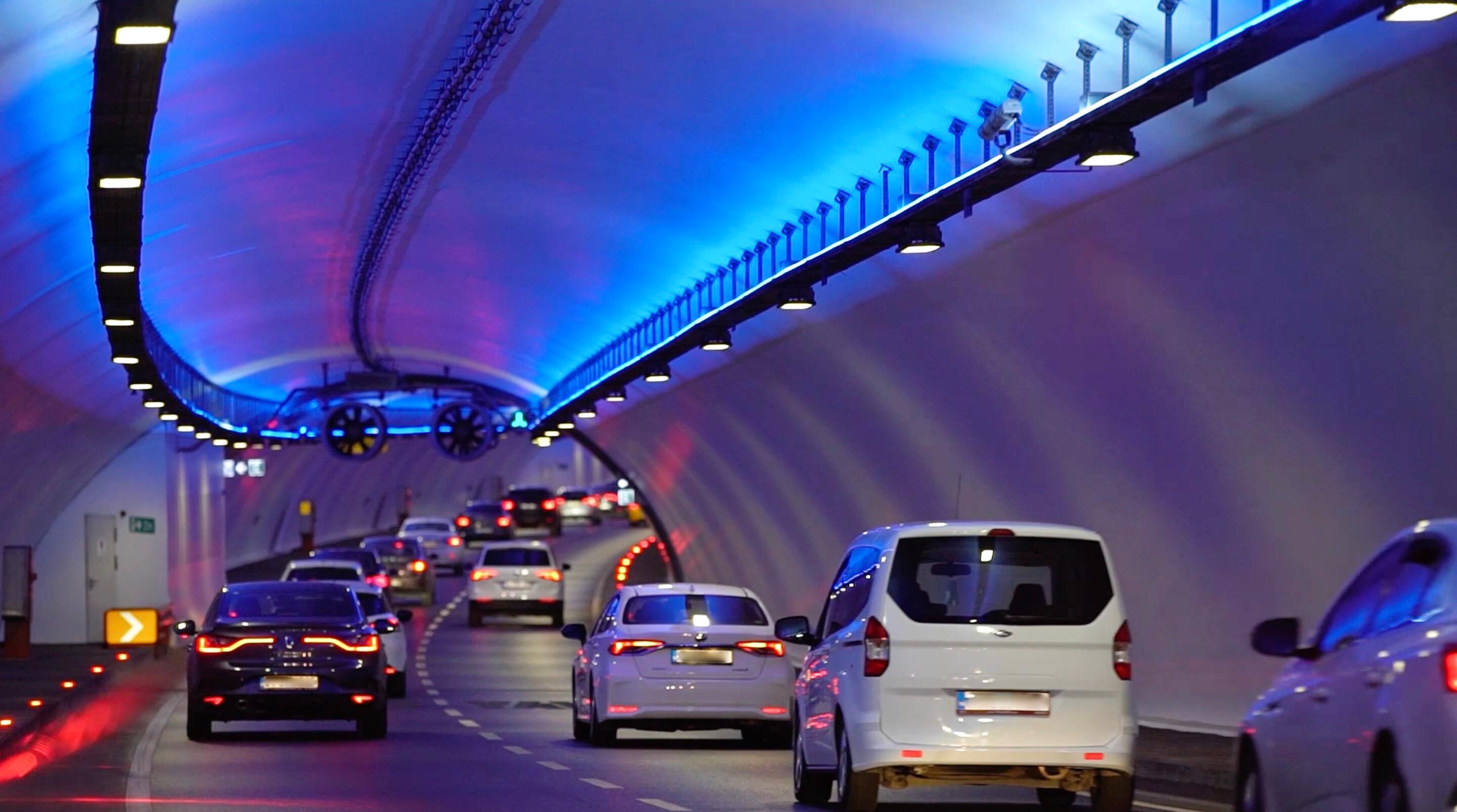 İstanbul'da Sabah Çilesi Avrasya Tüneli'nde Kaza Sonrası Tüneli Su Bastı! Trafik Felç Olduj