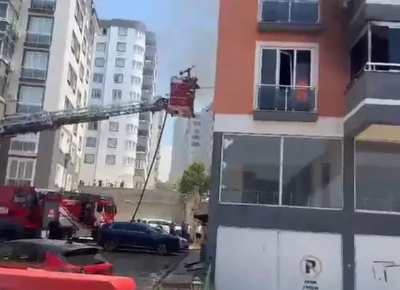 Kahramanmaraş'ta Apartman Yangın Faciası 3 Kişi Canından Oldu (2)