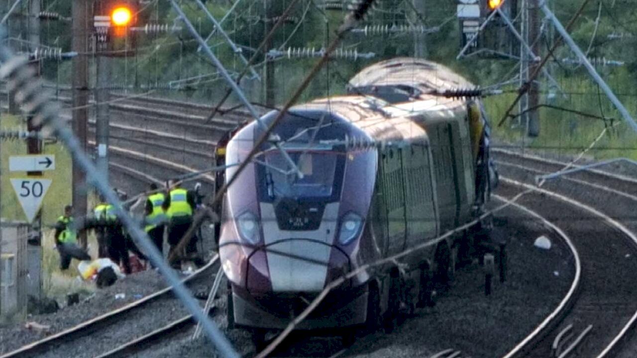 Londra'da Can Pazarı! Yolcu Trenleri Çarpıştı 1 Ölü, 89 Yaralı!B