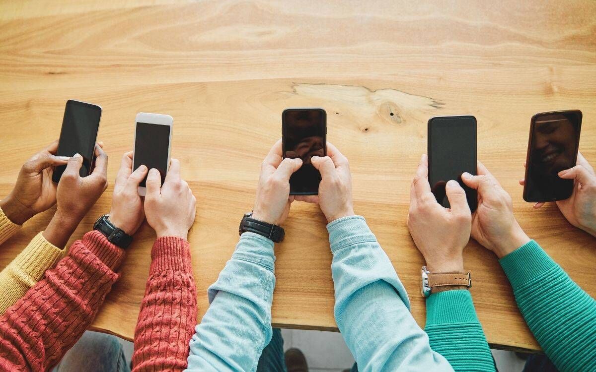 Milyonlarca Öğrenciyi Ilgilendiriyor Okullara Cep Telefonu Sokmak Yasaklandı!U-1