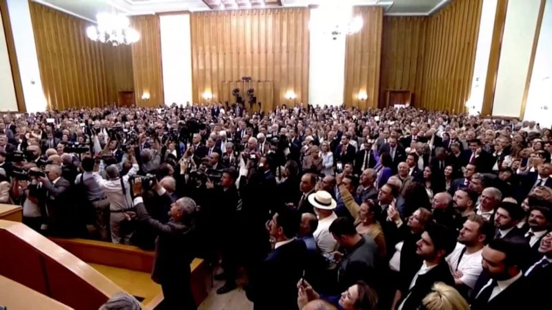 Özgür Özel Meclis'te Grup Toplantısı Düzenledi Salonda Hain Kemal Sloganları Atıldıdfdf