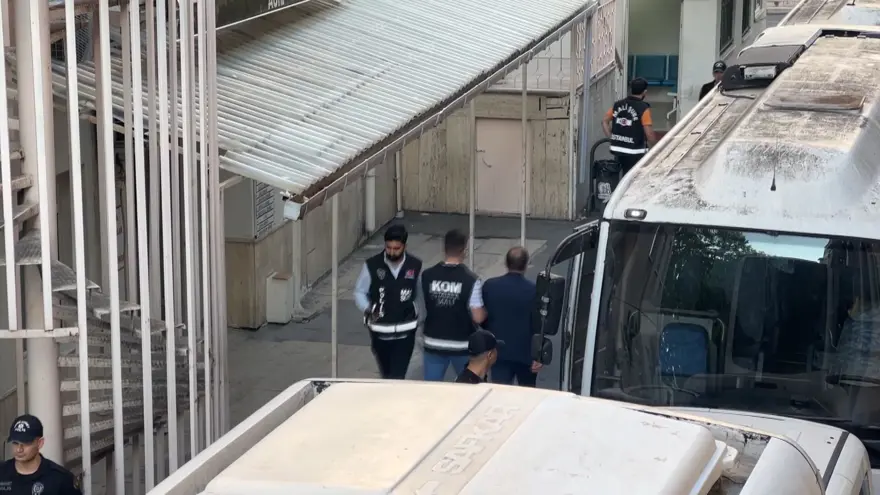 Silivri Belediyesi'ne Operasyon 18 Kişi Gözaltına Alınarak Adliyeye Götürüldü (3)