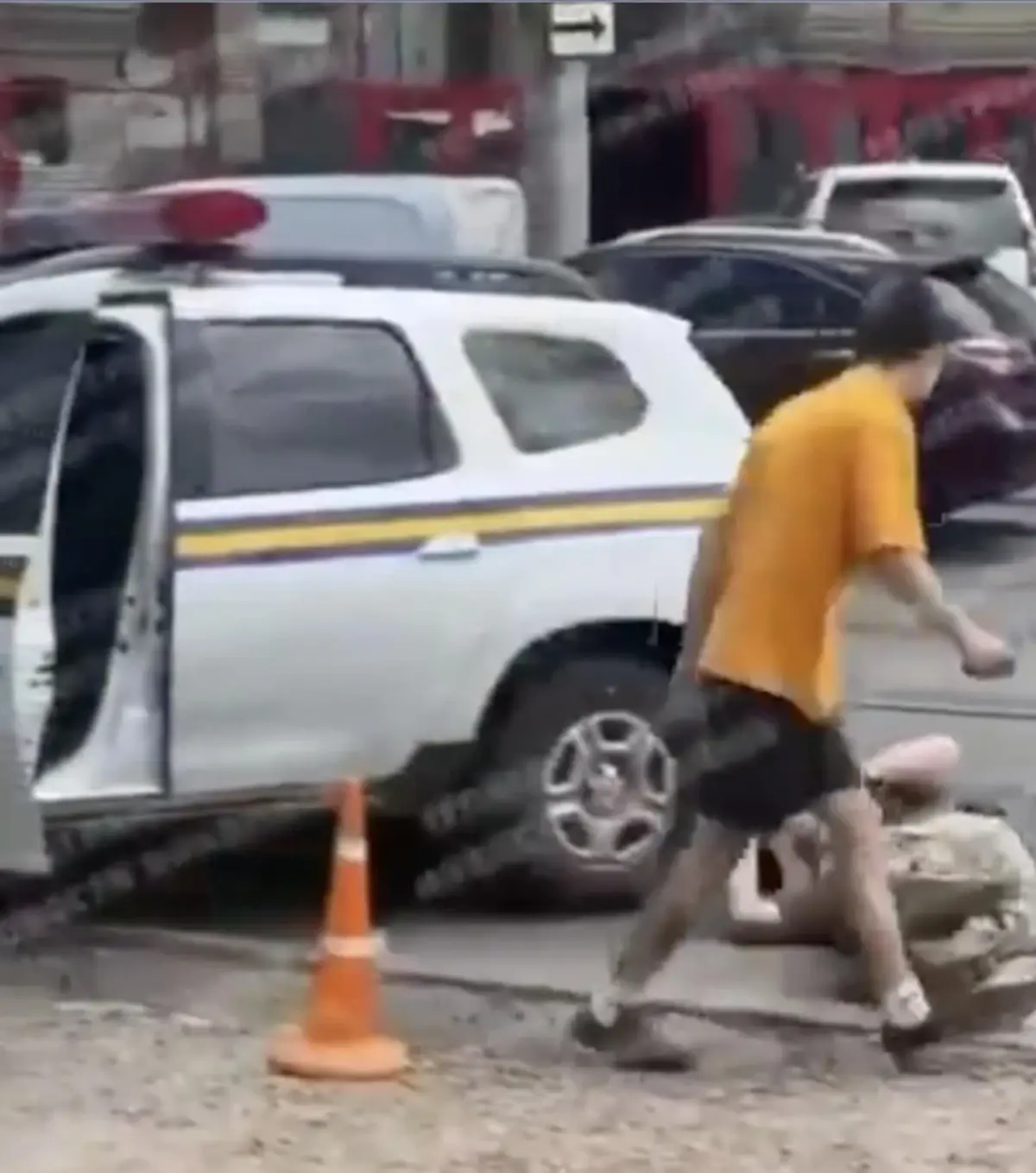 Ukrayna'da Zorla Askere Alınmak İstenen Vatandaşı Oğlu Kurtardı