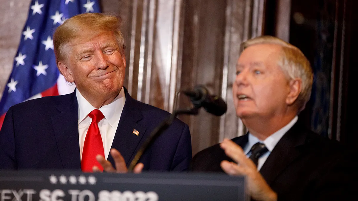 Washington’da akıl tutulması: Çelişkiler kralı Trump’a ABD’li Senatörden skandal 'Tanrı' benzetmesi!