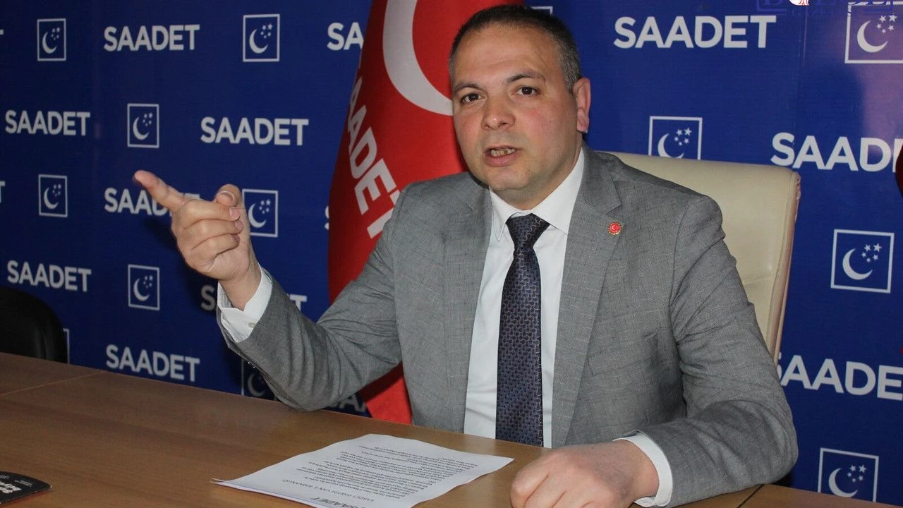 Bölgeye sahip çıkan Saadet Partili isim yetkililere çağrıda bulundu...Haziran ayı geldi sıcaklıklar normal değerlere ulaştı ama orasının yolu hala karla kaplı