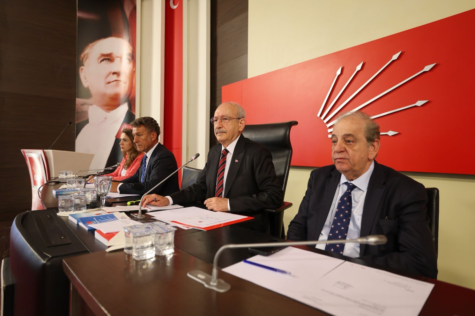 CHP'de ya kurultay ya bölünme! Milli Gazete, taraflarla konuşup muhtemel senaryoları sordu…