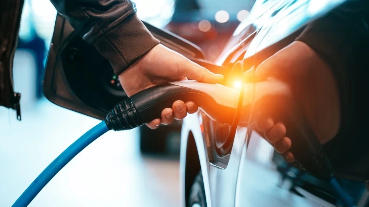 Akaryakıt zamları dengeleri bozmuştu! Elektrikli araçlara hücum