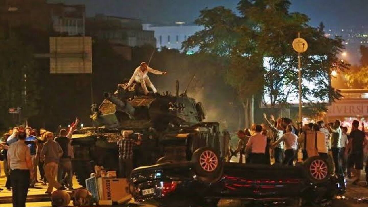 3 tane 15 Temmuz var! 15 Temmuz tarihlerinde neler yaşandı? 15 Temmuzların ikisi darbe peki ya diğeri