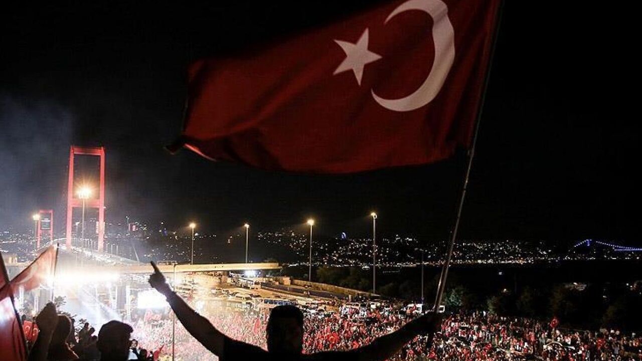 15 Temmuz hain darbesinden sonra…  En fazla gündeme getirilen anekdot ne idi? İçimizdeki “Topal Molla”lar!..