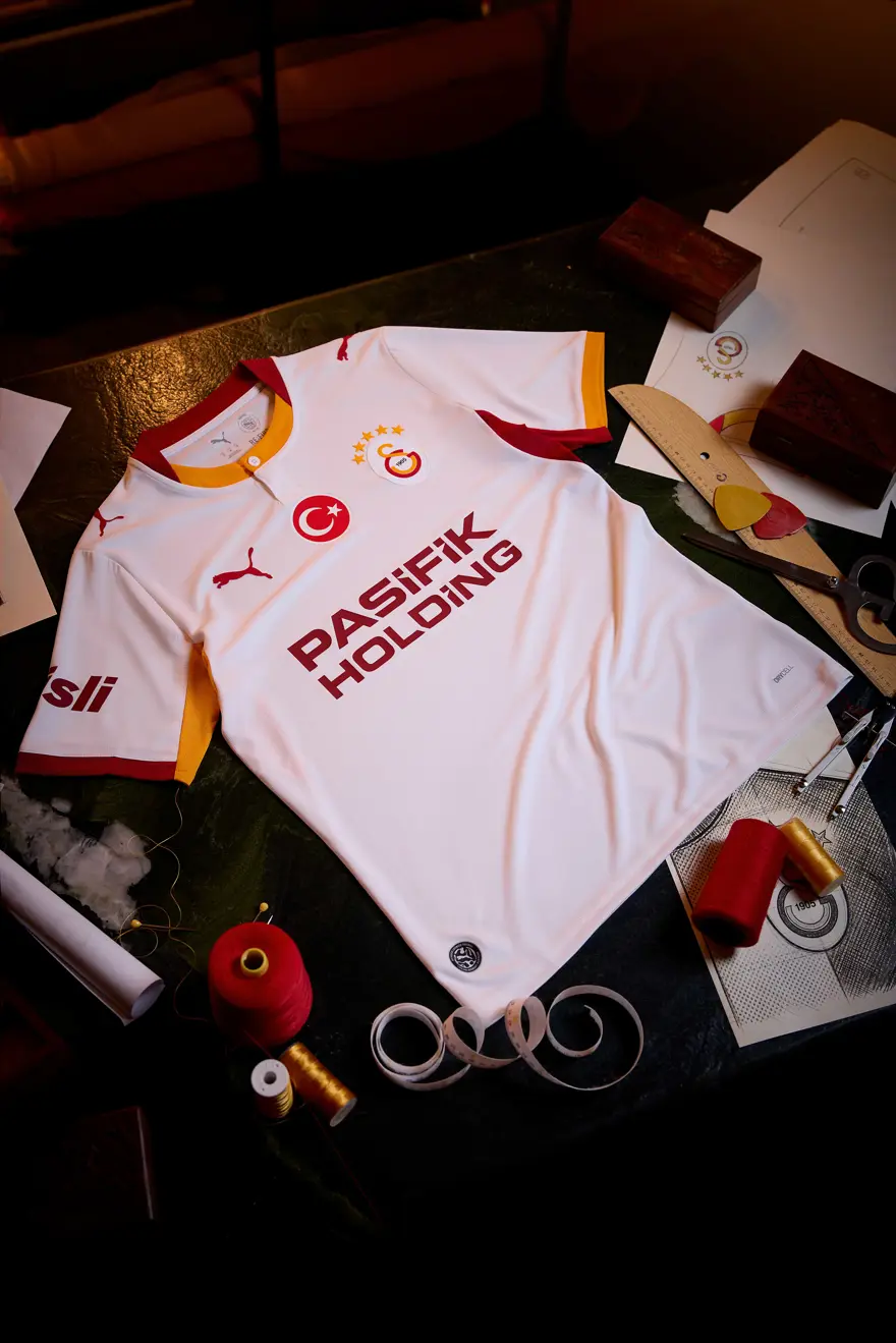 Galatasaray yeni formalarını tanıttı: İşte yeni fiyatlar