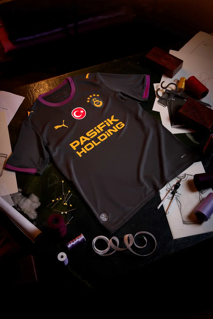 Galatasaray yeni formalarını tanıttı: İşte yeni fiyatlar