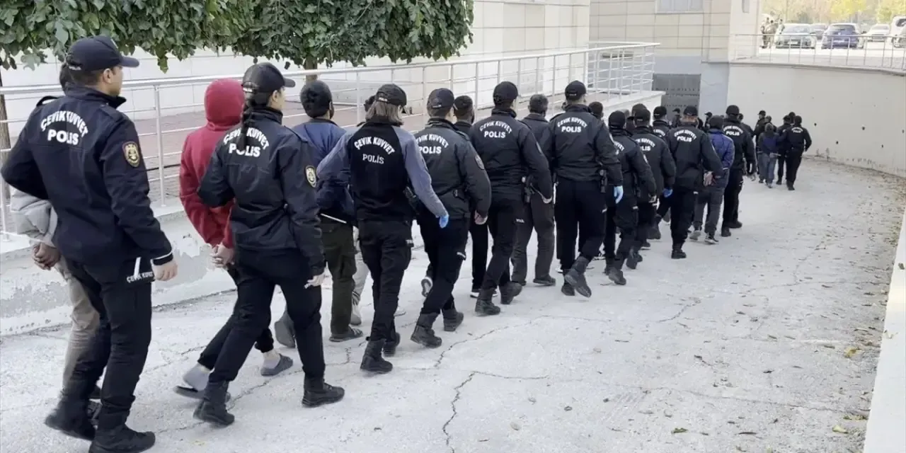 81 Ilde Dev Fetö Operasyonu 704 Şüpheli Gözaltına Alındı!S