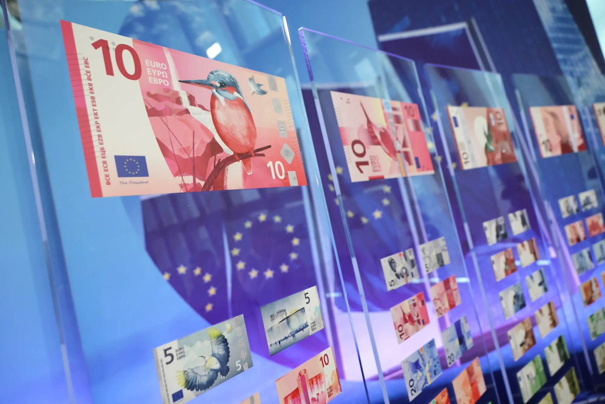 Ab'de Imaj Değişikliği Euro Banknotları Değişiyor!R (2)