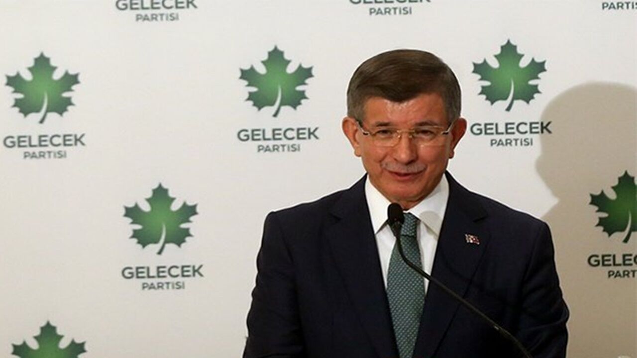 Ahmet Davutoğlu resmen duyurdu! Gelecek Partisi feshedildi