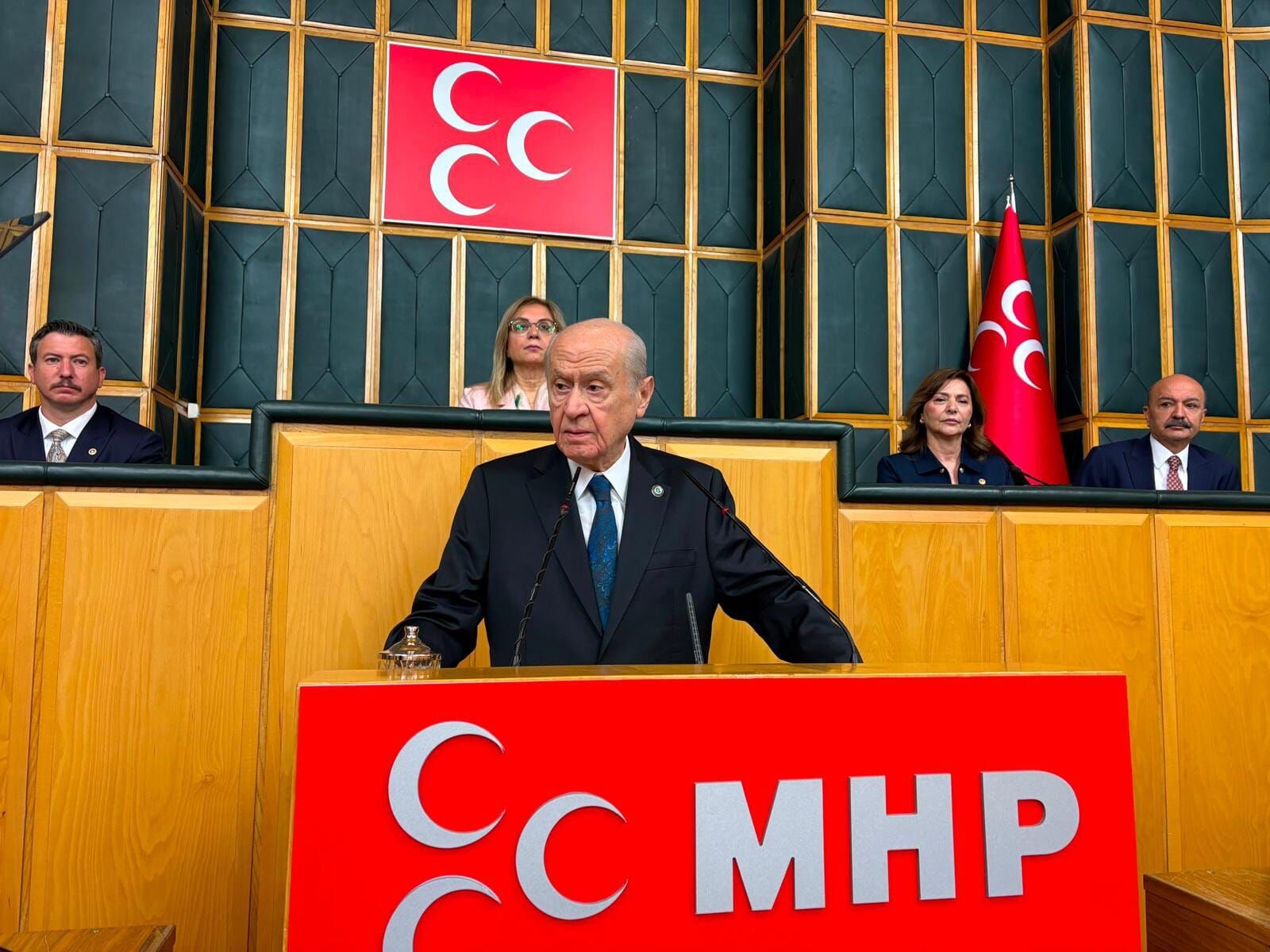 Devlet Bahçeli fitili aldı, ortaya bıraktı ama… O fitilin ateşlenmesi o kadar kolay değil! Bu ne fitili, Bahçeli ne yapmak istiyor? Yasa ne diyor? İşte ayrıntılar…