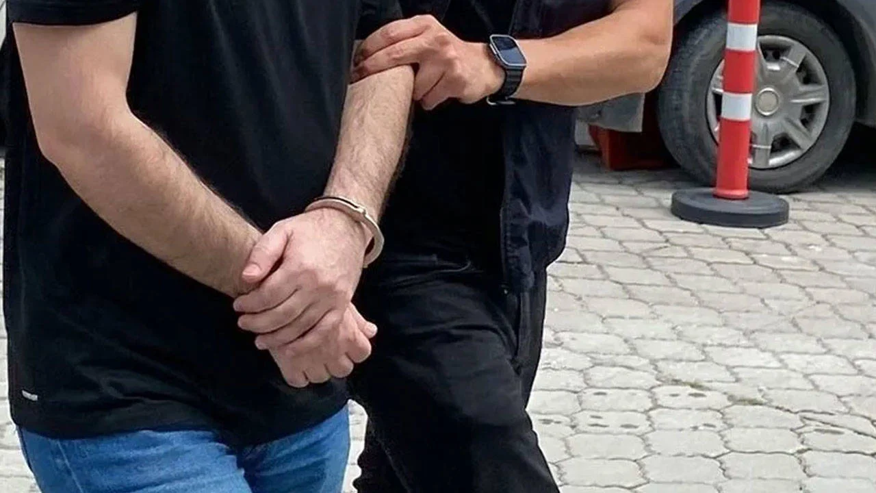 Cep Telefonlarindan Yasa Disi Bahise Tesvik Edenlere Yonelik Operasyon 26 Kisi Yakalandi