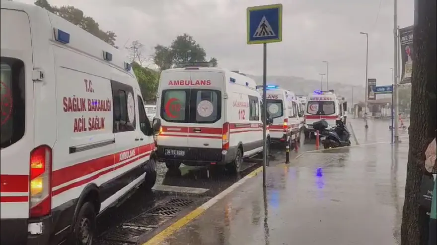 Eyüpsultan'da Can Pazarı Yolcu Otobüsü Otomobile Çarptı (2)