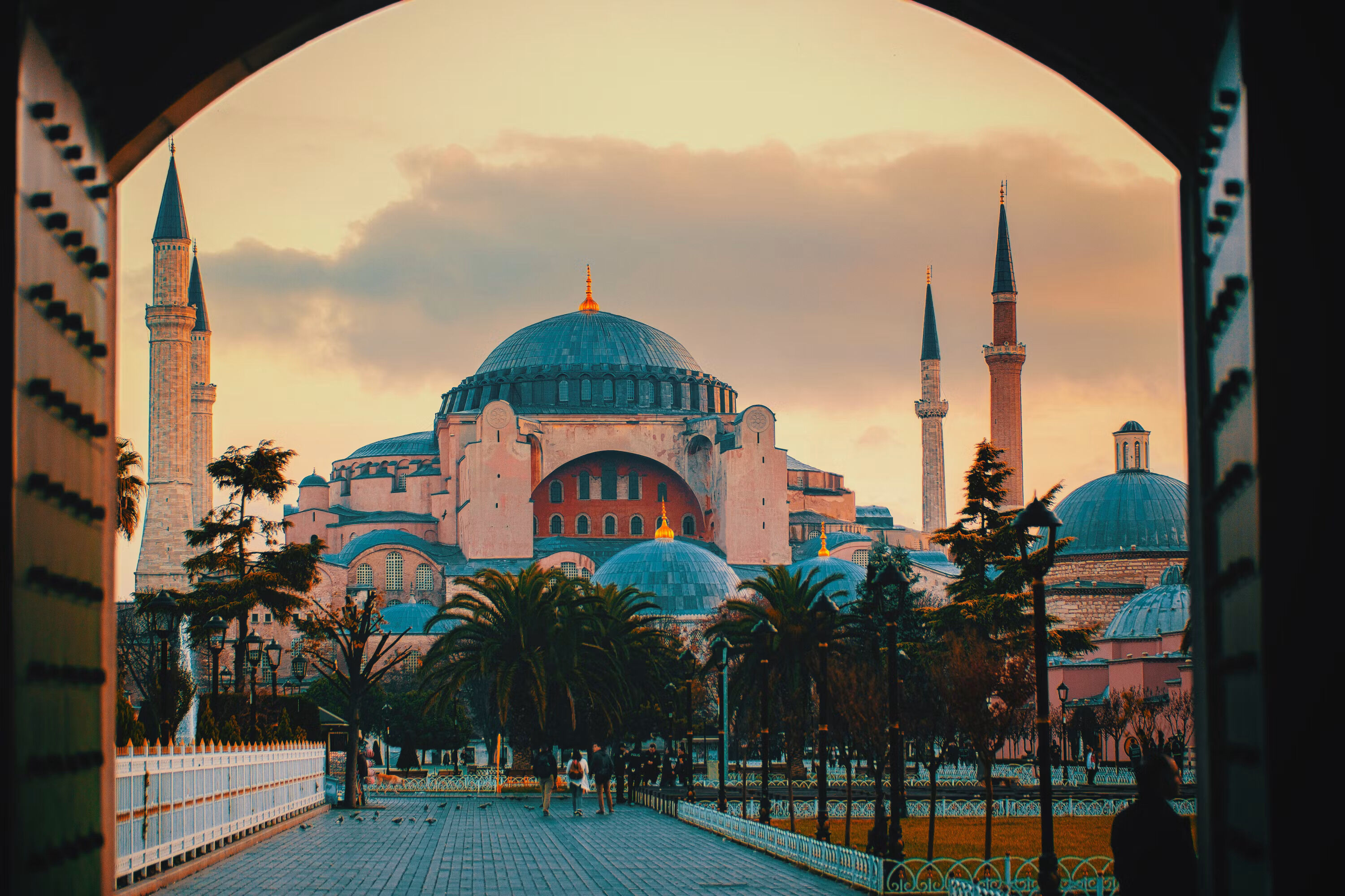 İstanbul’un Fethi’nin Nişanesi Ayasofya’nın Aslına Dönüşünün Üzerinden 6 Yıl Geçti!-1