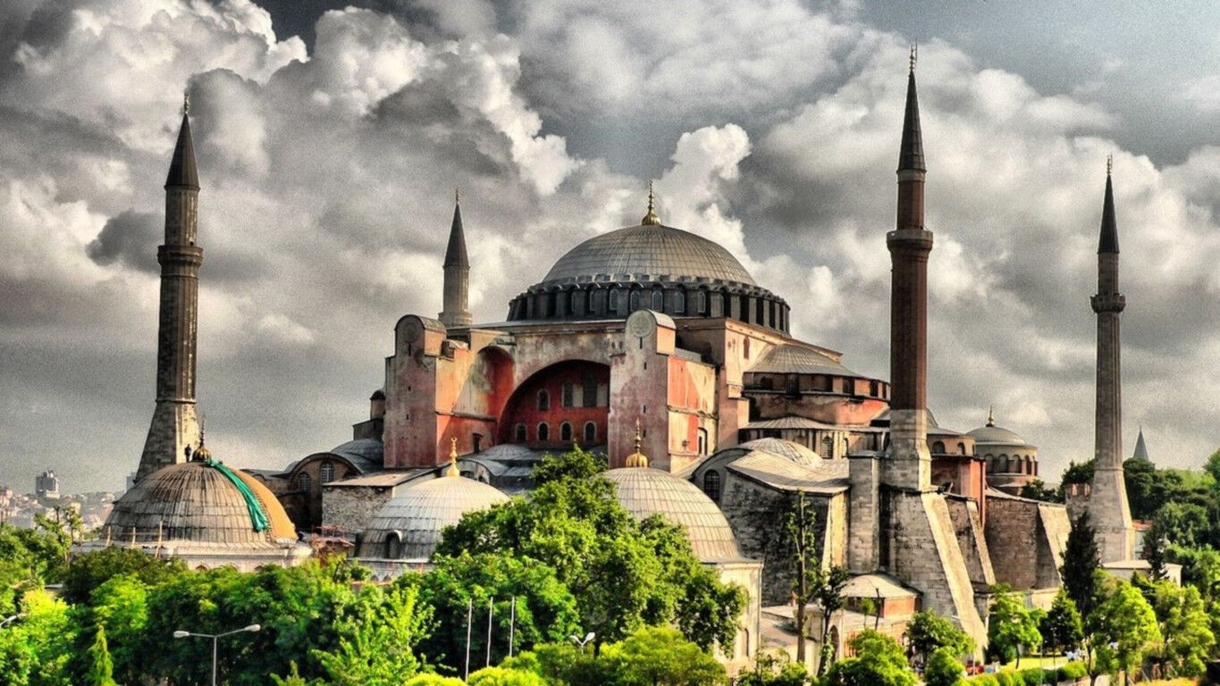 İstanbul’un Fethi’nin Nişanesi Ayasofya’nın Aslına Dönüşünün Üzerinden 6 Yıl Geçti!-2