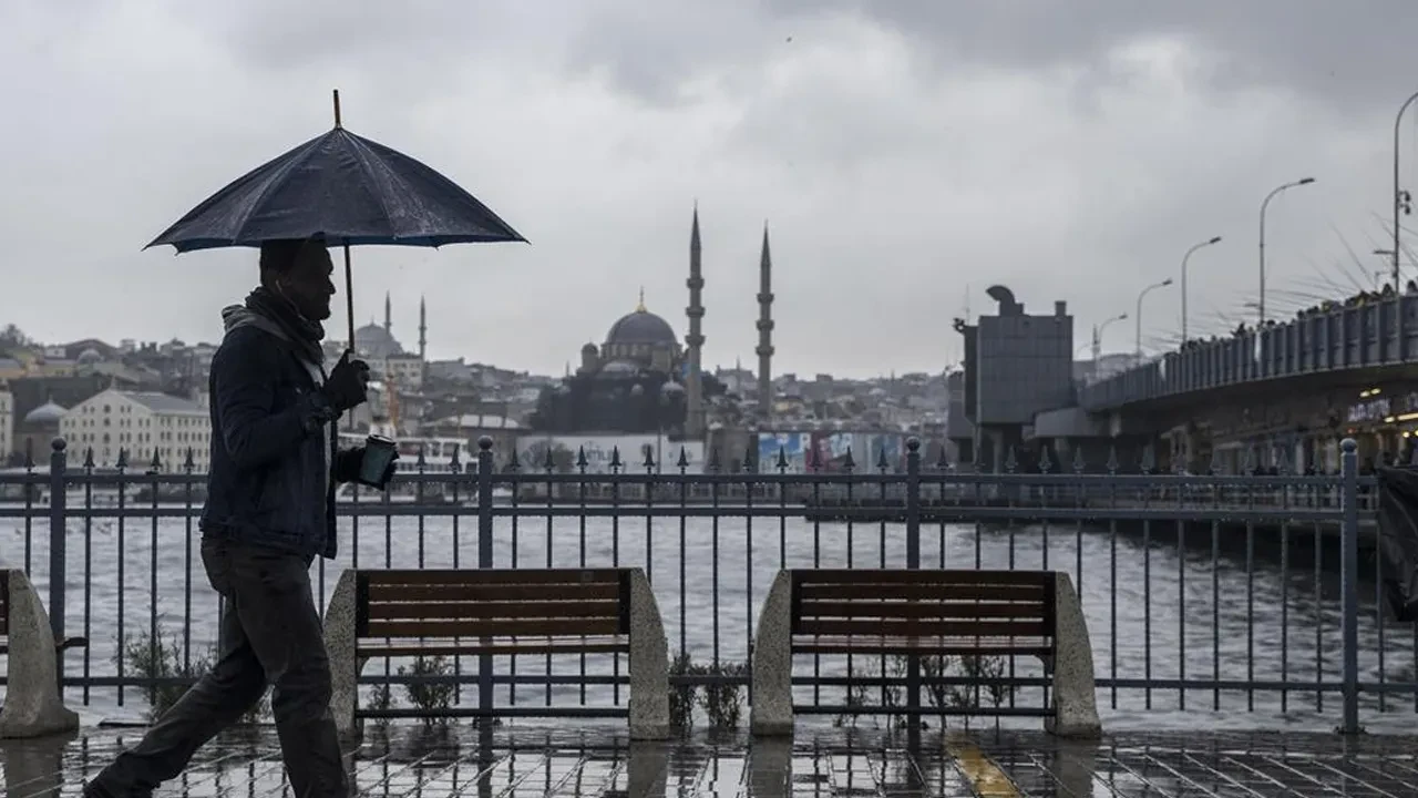 Kara Bulutlar Istanbulu Terk Ediyor Akom Tarih Verdi Gunesli Gunler Cok Yakin 3267129 202511291613 1