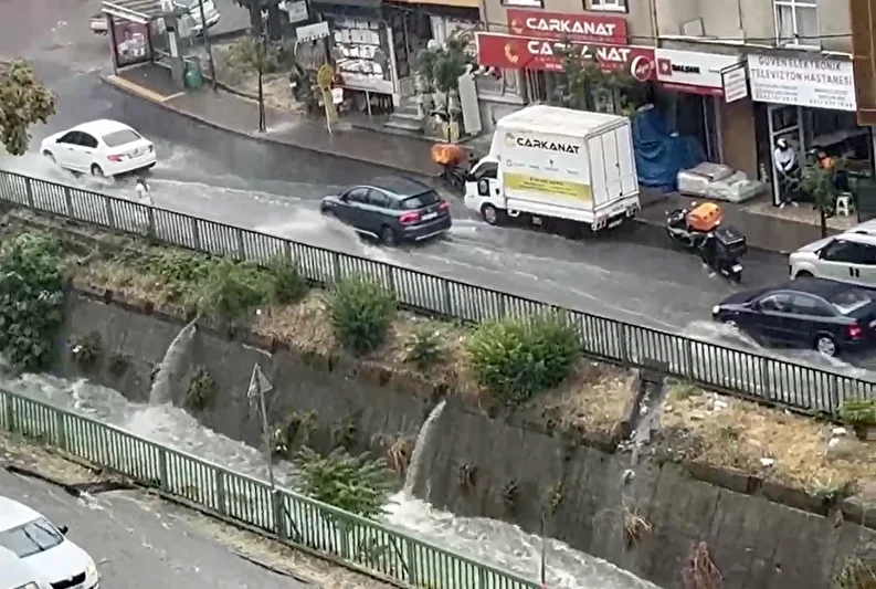 Kavurucu Sıcakların Ardından İstanbul'da Sağanak Sürprizi (2)